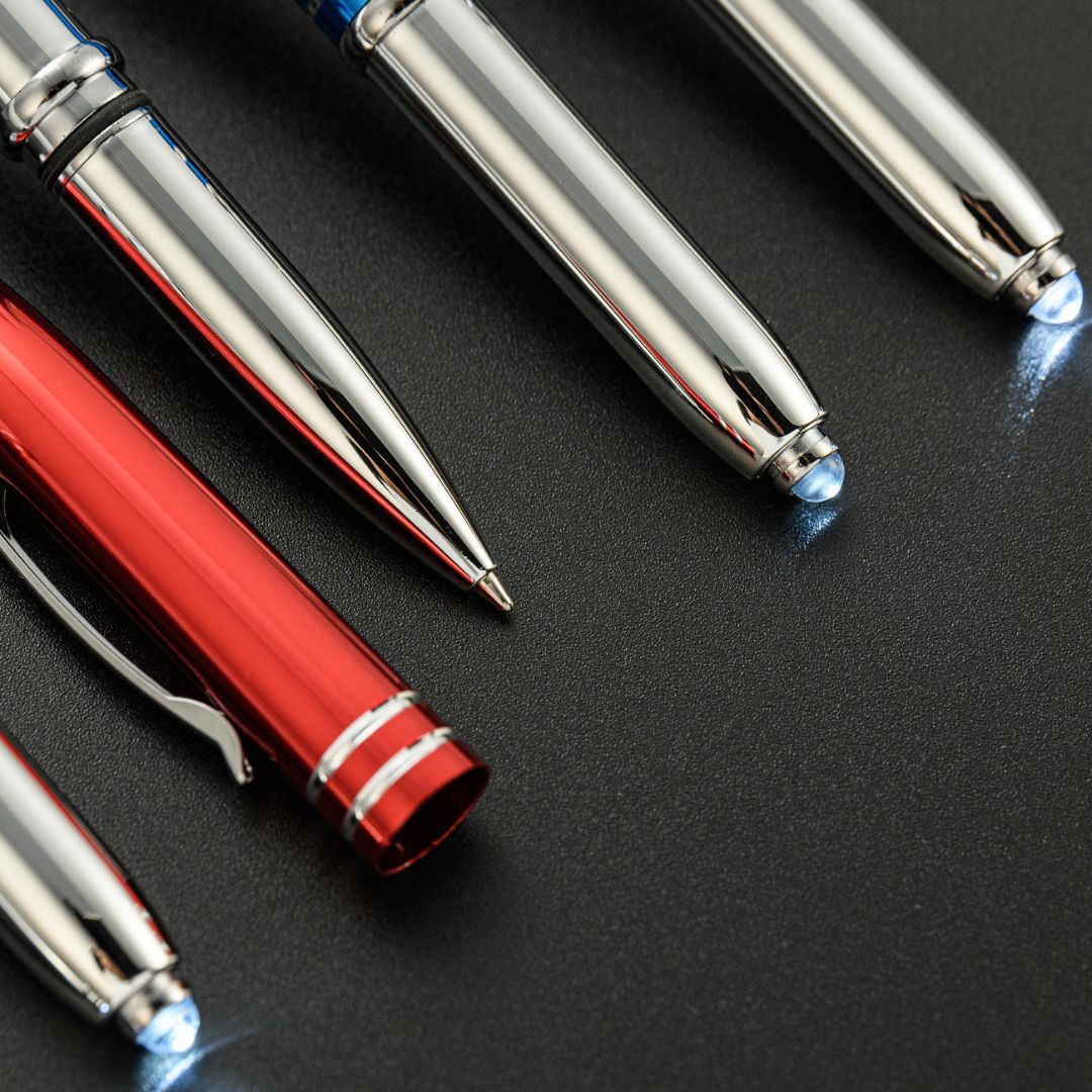 Metal stylus pen with torch